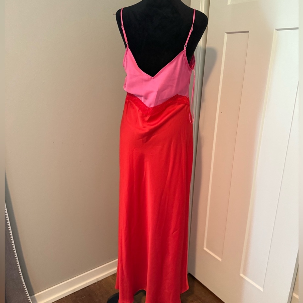 New | Gianni Bini Helena Satin Two-Tone
Colorblock Scoop Neck Maxi Slip Dress 10 - Picture 3 of 6